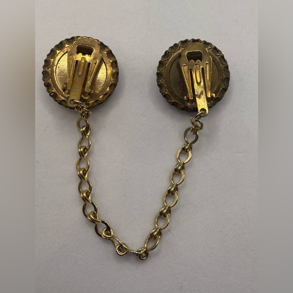 Vintage Sweater Collar Clip Antiqued GoldTone ProngSet Lucite Flaked Gold Leaf - Picture 4 of 6